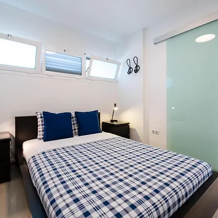 Colins Sea Views *